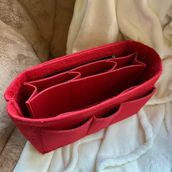 Neverfull MM Red Felt Organizer - Picture 5 of 5